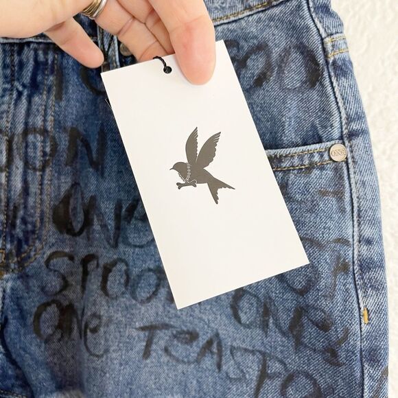 ONE TEASPOON Bonitas HIGH WAIST MOM FIT SHORT with graffiti design NWT 33 - Picture 6 of 14